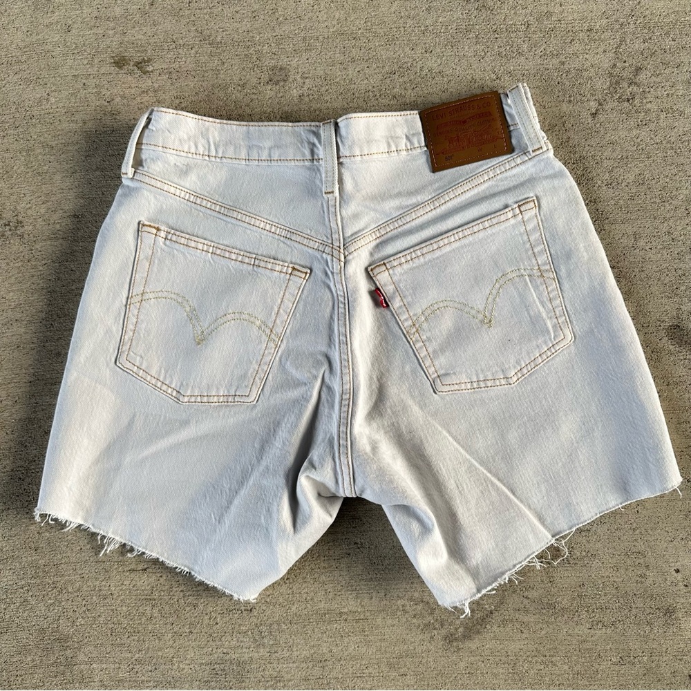 Levi’s 501 Buttonfly Light Denim Shorts Size 28